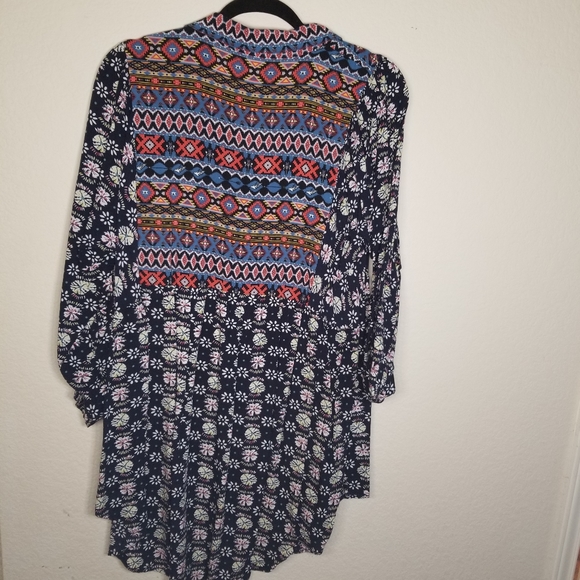 Top - Picture 2 of 2